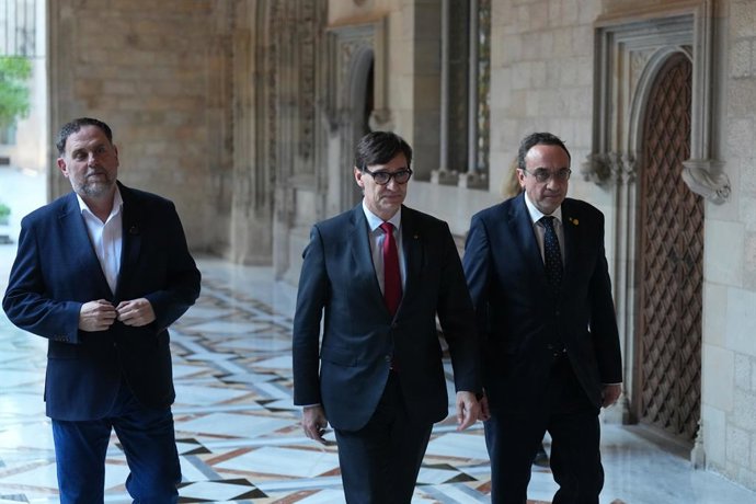 El president d'ERC, Oriol Junqueras; el president de la Generalitat, Salvador Illa i el president del Parlament, Josep Rull, en l'acte inaugural de l'Any Josep Irla, a la Generalitat, a 10 de març de 2026, a Barcelona, Catalunya (Espanya).