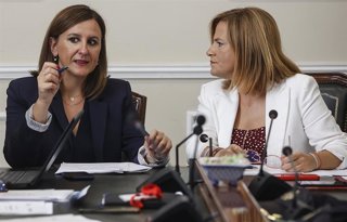 Archivo - La alcaldesa de Valencia, María José Catalá (i), y la delegada del Gobierno en la Comunidad Valenciana, Pilar Bernabé (d), en imagen de archivo