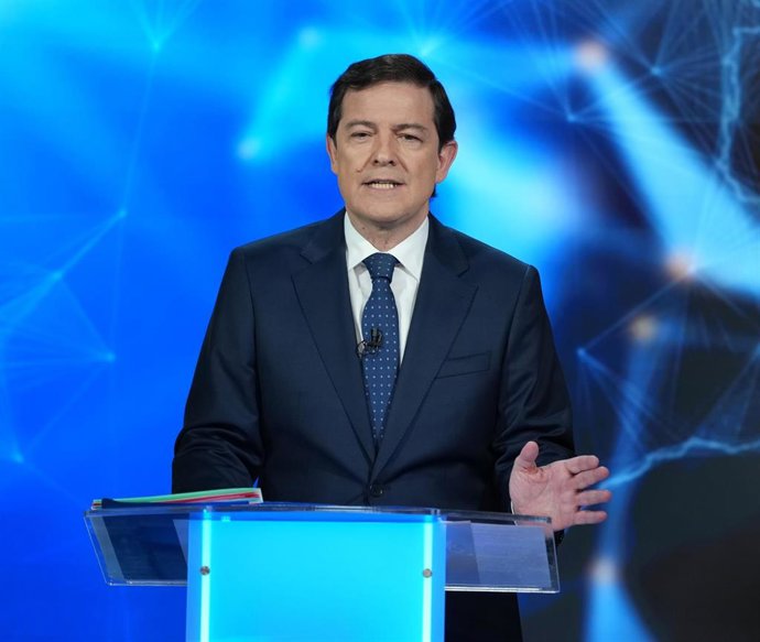 El candidato del PP a la Presidencia de la Junta de Castilla y León, Alfonso Fernández Mañueco, interviene durante el segundo debate para las elecciones autonómicas en Castilla y León, a 10 de marzo de 2026, en Valladolid, Castilla y León (España).