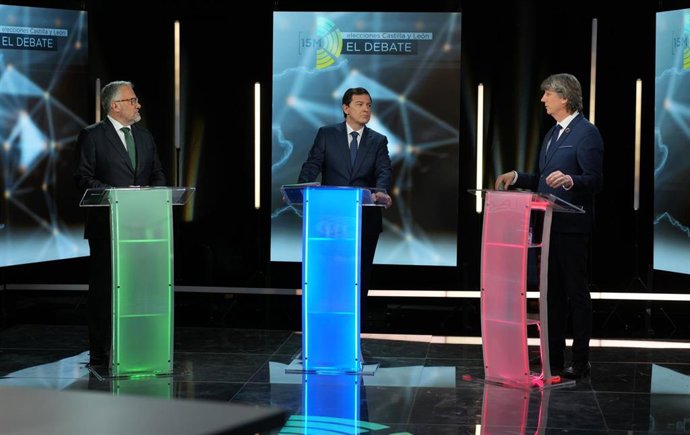 Los candidatos de Vox, PP y PSOE a la Presidencia de la Junta en un momento del debate en CyLTV