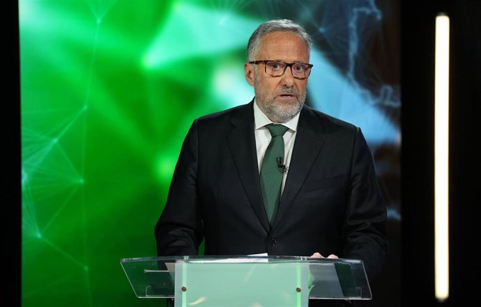 El candidato de VOX a la Presidencia de la Junta de Castilla y León, Carlos Pollán, interviene durante el segundo debate para las elecciones autonómicas en Castilla y León, a 10 de marzo de 2026, en Valladolid, Castilla y León (España). E