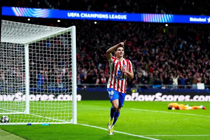Julián Álvarez celebra un gol con el Atlético de Madrid.