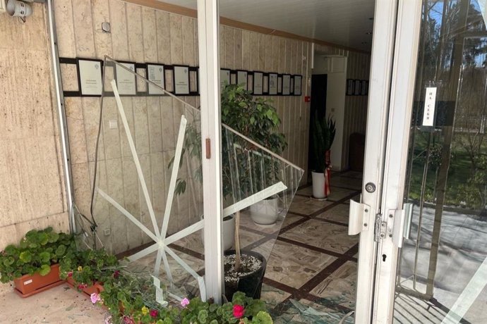 Daños en las vidrieras del consulado ruso en Isfahán, en el interior de Irán, tras un ataque registrado el 8 de marzo contra la sede del gobierno provincial en el marco de la ofensiva de Estados Unidos e Israel