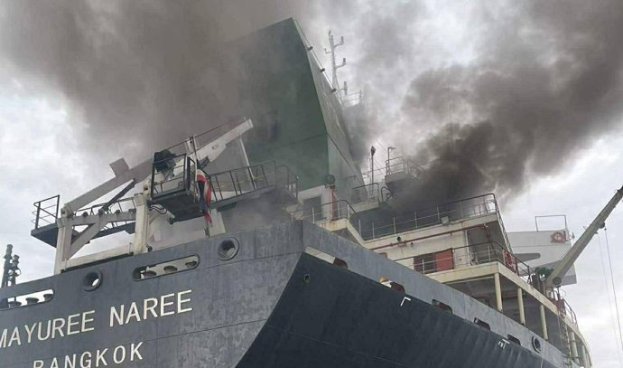 Atacados tres buques en el estrecho de Ormuz