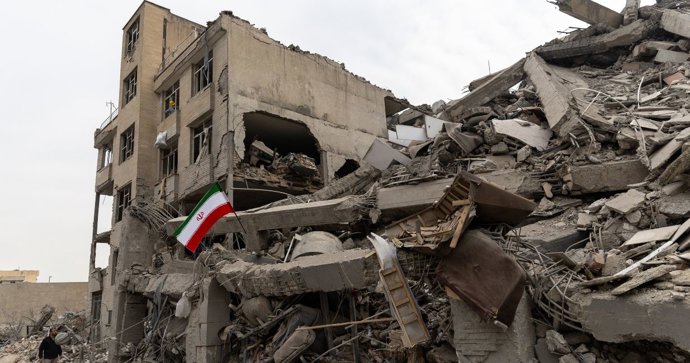 Una casa residencial dañada tras una explosión en Teherán