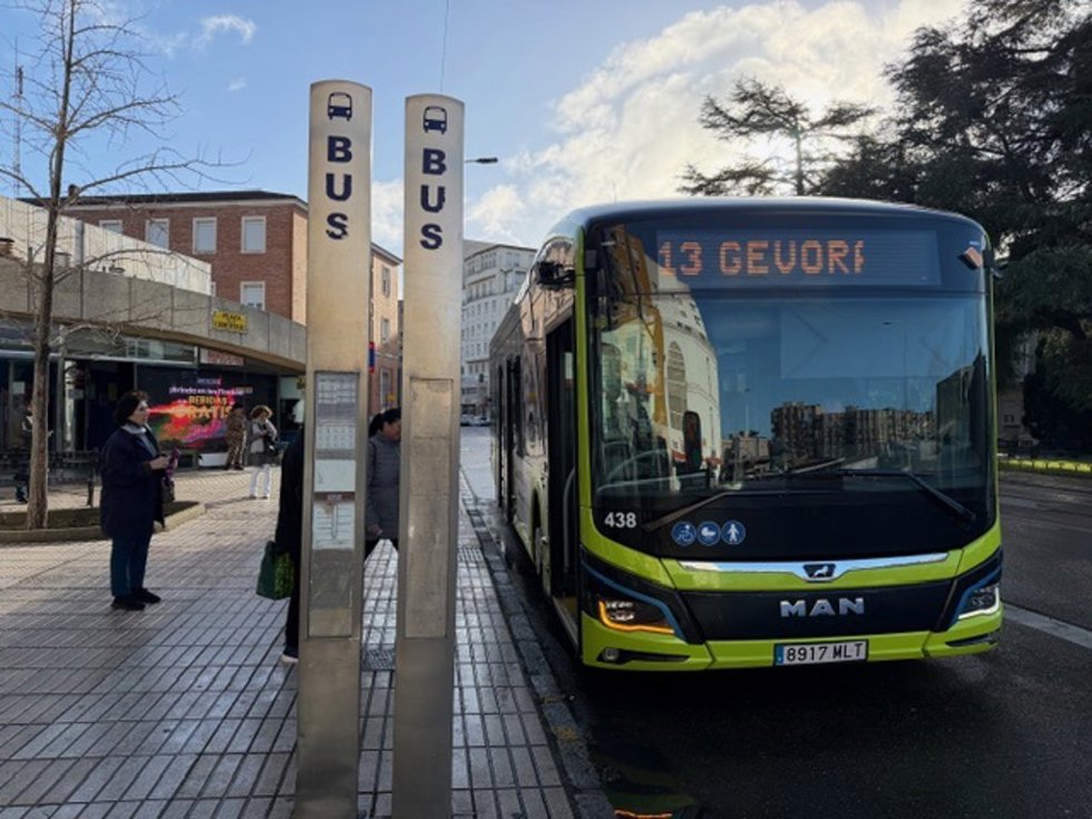 Archivo - Autobús urbano de Badajoz.
