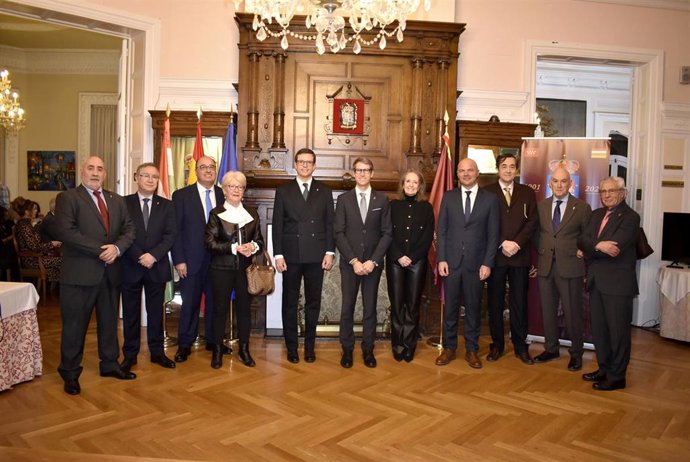 Un acto institucional lleno de emotividad celebra los 125 años del Centro Riojano en Madrid