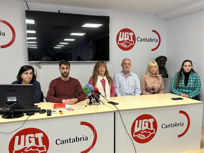 Archivo - Foto de archivo. Integrantes del comité de empresa de la Sociedad Regional de Educación, Cultura y Deporte (SRECD).