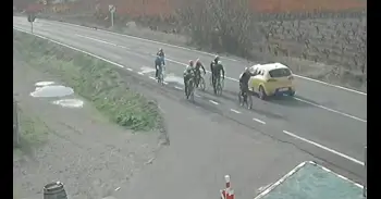 La Guardia Civil investiga a un conductor que puso en grave riesgo la vida de siete ciclistas