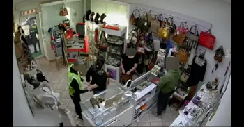 Detenidas dos mujeres en Fuente Álamo que intentaban sustraer una pieza de oro de una joyería