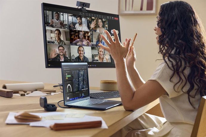 Archivo - Persona trabajando en remoto con un HP EliteBook X