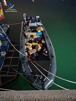 Narcolancha con unos 3.000 kilos de hachís intercepada rumbo a la Bahía de Cádiz.