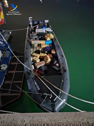 Narcolancha con unos 3.000 kilos de hachís intercepada rumbo a la Bahía de Cádiz.