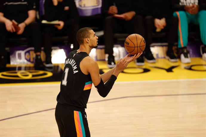 Victor Wembanyama durante un partido con los San Antonio Spurs