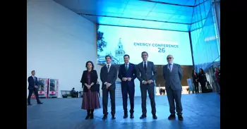 Moreno pide evitar la "excesiva dependencia del petróleo" en la UE y ofrece Andalucía como potencia en energía verde