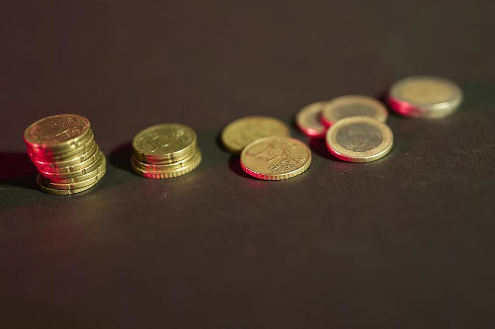 Archivo - Monedas, a 3 de septiembre de 2025, en Madrid (España). El uso del dinero en efectivo sigue disminuyendo con tan solo dos de cada diez personas eligiéndolo como método de pago habitual según el informe de PaynoPain Métodos de pago: La decisió