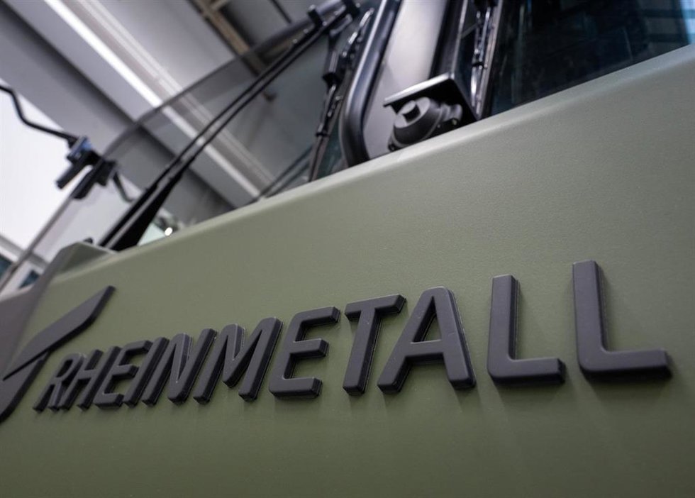Archivo - FILED - 22 October 2025, Austria, Vienna: A military truck from the HX series is seen at the Rheinmetall MAN Military Vehicles plant in Vienna. Photo: Soeren Stache/dpa