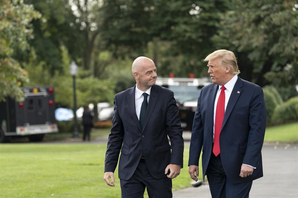 Archivo - Gianni Infantino junto  a Donald Trump