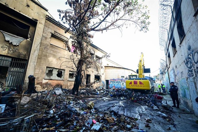 Retiran más de 70 toneladas de residuos de la antigua prisión de Palma.