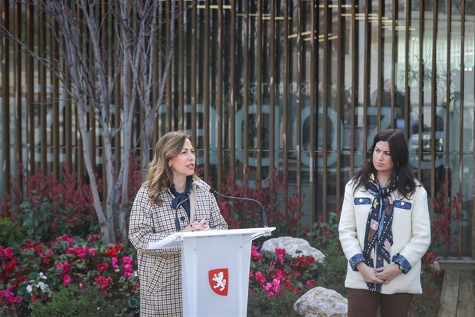 La alcaldesa de Zaragoza, Natalia Chueca, presenta el nuevo contrato de Mantenimiento de Zonas Verdes municipales