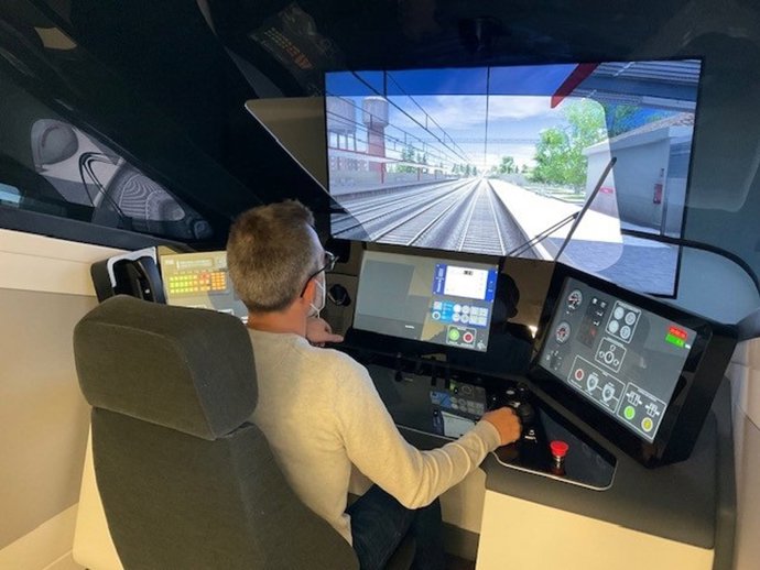 Archivo - El programa formativo cuenta con un total de 850 horas para 50 maquinistas y 30 controladores de tráfico.