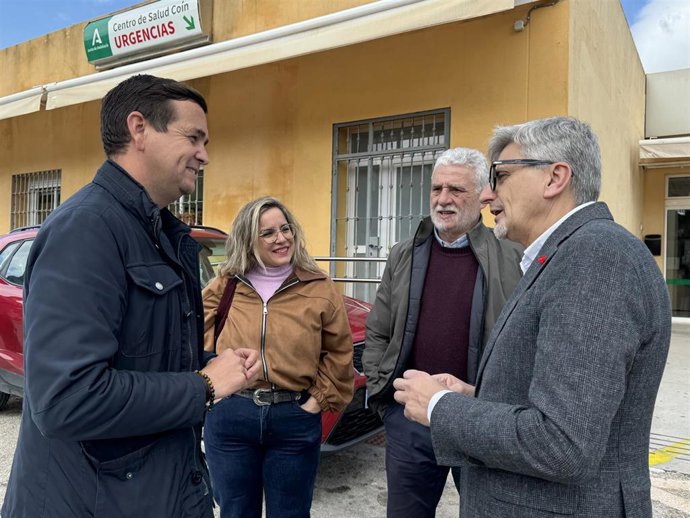 El secretario general del PSOE de Málaga, Josele Aguilar, y el secretario general del PSOE del municipio malagueño de Coín, Salvador Rojas,