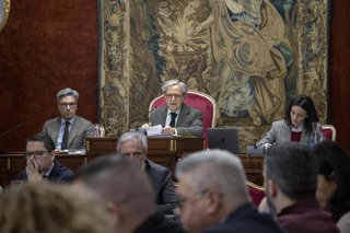 El presidente de la Diputación de Córdoba, Salvador Fuentes, durante la celebración del Pleno extraordinario.