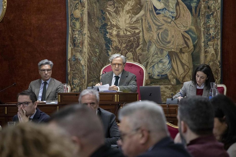 El presidente de la Diputación de Córdoba, Salvador Fuentes, durante la celebración del Pleno extraordinario.
