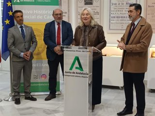 La delegada de la Junta de Andalucía en la provincia de Cádiz, Mercedes Colombo, en la presentación de la exposición 'La Fe en papel. Las cofradías de Cádiz en estampas y papel'