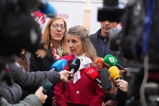La vicepresidenta segunda del Gobierno y ministra de Trabajo y Economía Social, Yolanda Díaz, ofrece declaraciones a los medios tras un encuentro con comités de empresas en situación de ERE o deslocalización abiertos, en el Museo del Patio Herreriano 