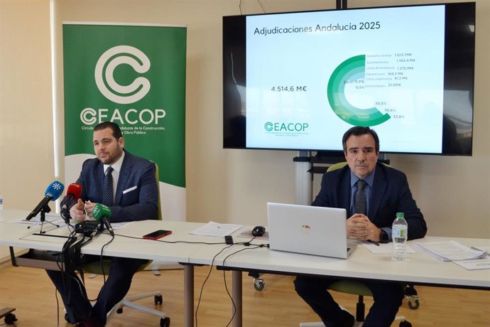 El presidente de CEACOP, Carlos López Navarrete, y el secretario general, Arturo Coloma Pérez en rueda de prensa.