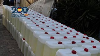 Petacas de gasolina incautadas en un operativo en el entorno del río Guadalete en El Puerto de Santa María (Cádiz)