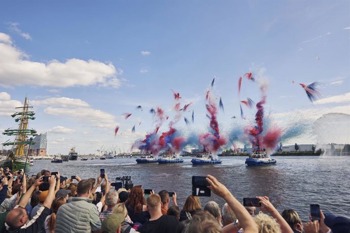 The unique tugboat ballet will be performing on Saturday, 9 May 2026, at the 837th HAMBURG PORT ANNIVERSARY.