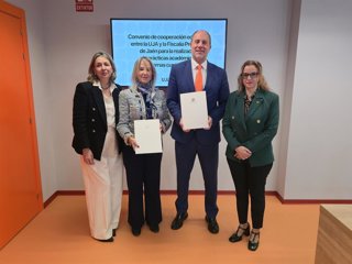 Firma del convenio para la realización de prácticas en la Fiscalía Provincial.