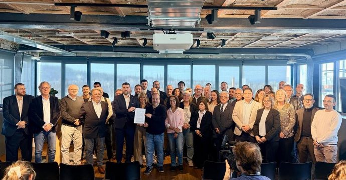 Alcaldes y concejales catalananes que han firmado el manifiesto para abordar el problema de las urbanizaciones con déficits