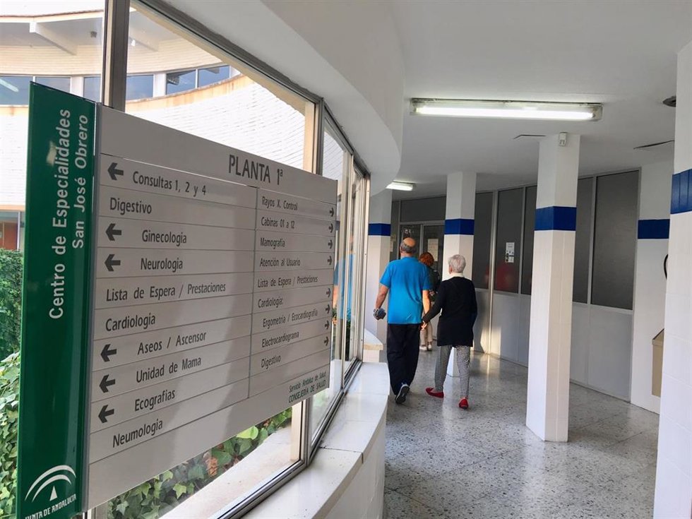 Archivo - En 2025, se han contabilizado 1.976 agresiones a profesionales sanitarios en centros de salud de Andalucía.