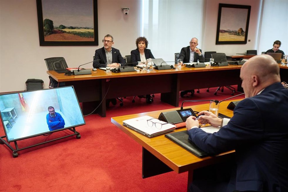 El ex asesor Koldo García durante su comparecencia ante la Comisión de Investigación sobre adjudicaciones públicas, en el Parlamento de Navarra, a 11 de marzo de 2026, en Pamplona, Navarra (España). Koldo García comparece por videoconferencia en el Parl