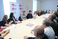Díaz afirma que En Común se deja la piel por los trabajadores y recuerda que el PP votó contra las deslocalizaciones