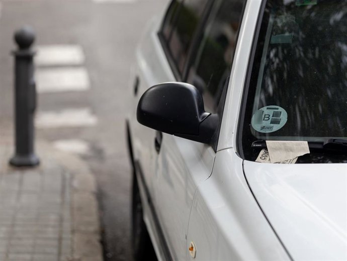 Archivo - El Ayuntamiento de Madrid ha anunciado que cobrará el Impuesto sobre Vehículos de Tracción Mecánica (IVTM), el conocido como 'numerito', no según el tipo de motor y carburante sino en base a las etiquetas ambientales, a 24 de octubre de 2025, en