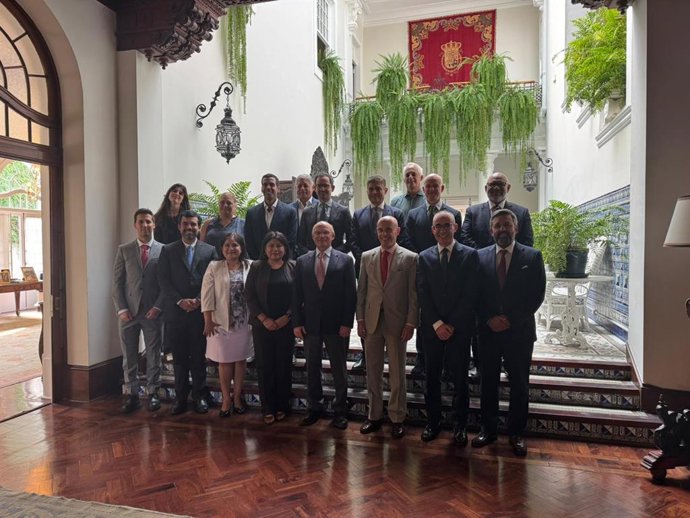 La delegación, encabezada por el presidente de la Autoridad Portuaria, Carlos Rubio, mantiene reuniones con empresas hortofrutícolas, navieras y autoridades para consolidar Málaga como puerta logística de entrada a Europa.