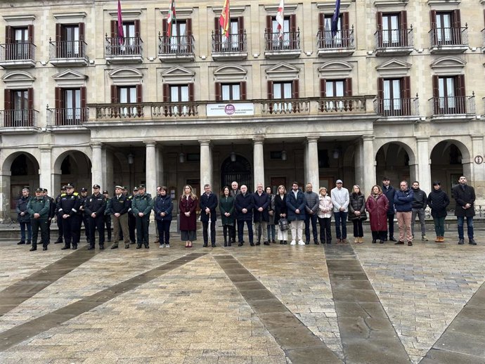 La concentración se ha celebrado frente a la Casa Consistorial