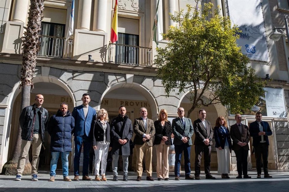 Minuto de silencio en la Diputación de Huelva por las víctimas del terrorismo.