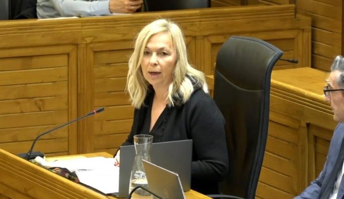 La portavoz del Grupo Municipal de Vox en el Ayuntamiento de Gijón, Sara Álvarez Rouco, interviene en el Pleno Municipal gijonés.