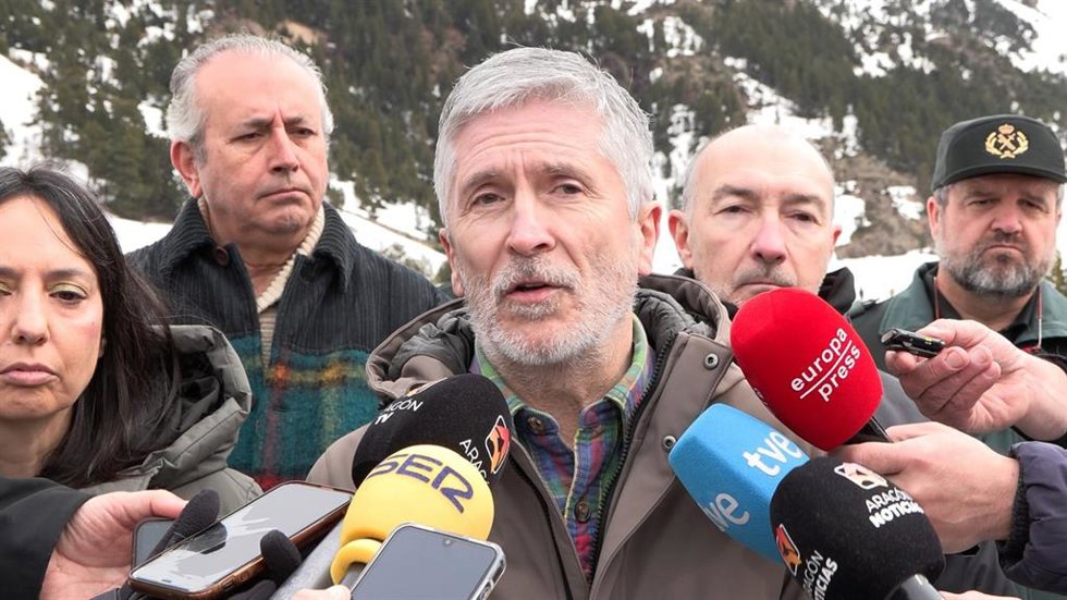 El ministro del Interior, Fernando Grande-Marlaska, ha visitado Llanos del Hospital.