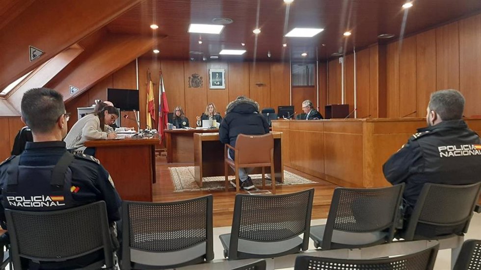 El acusado de violar a una menor cuando fue a pedirle ayuda después de que sobrino abusara de ella