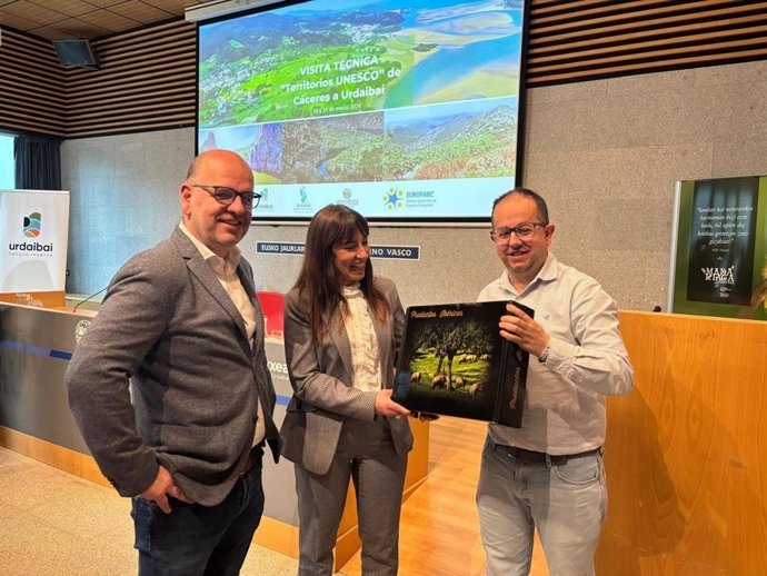 La Diputación de Cáceres viaja al País Vasco para conocer la gestión de sus territorios Unesco