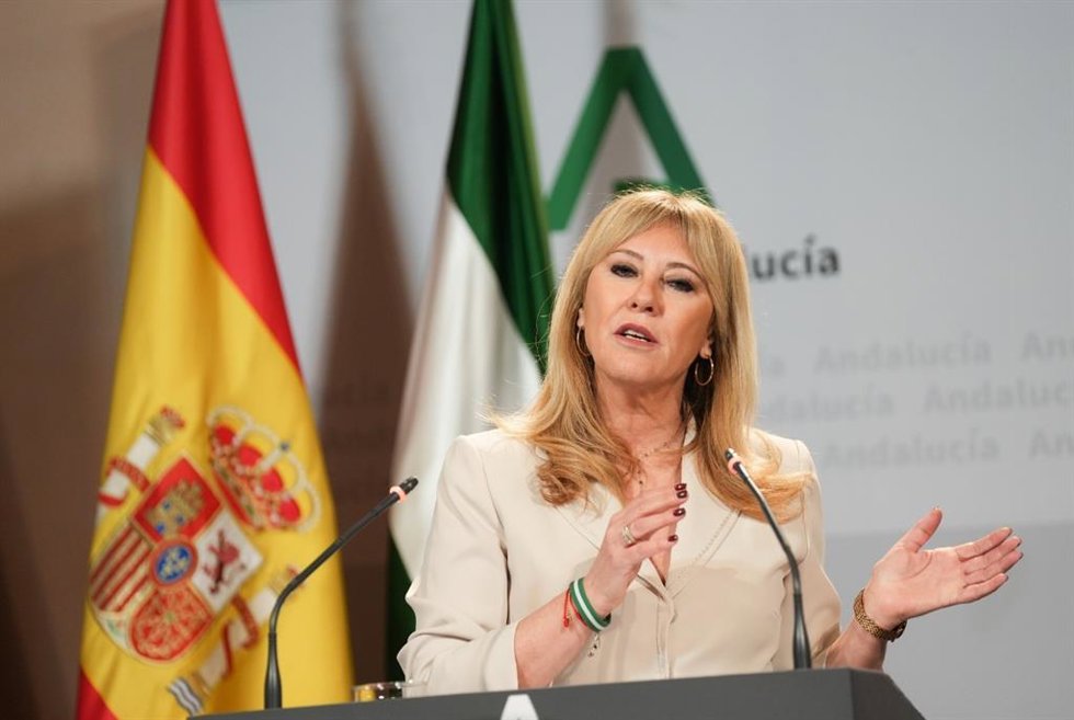 La consejera de Economía, Hacienda, Fondos Europeos y Diálogo Social y portavoz del Gobierno andaluz, Carolina España, en la rueda de prensa posterior a la reunión del Consejo de Gobierno.