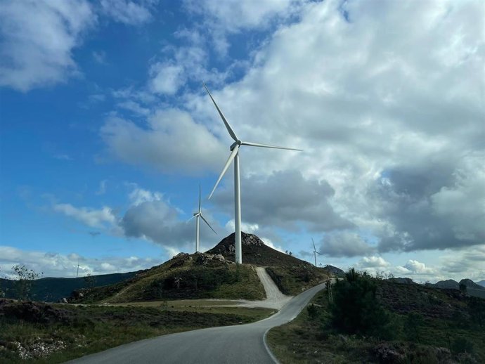 Archivo - Parque éolico Cordel-Vidural en  los concejos asturianos de Navia, Valdés y Villayón.