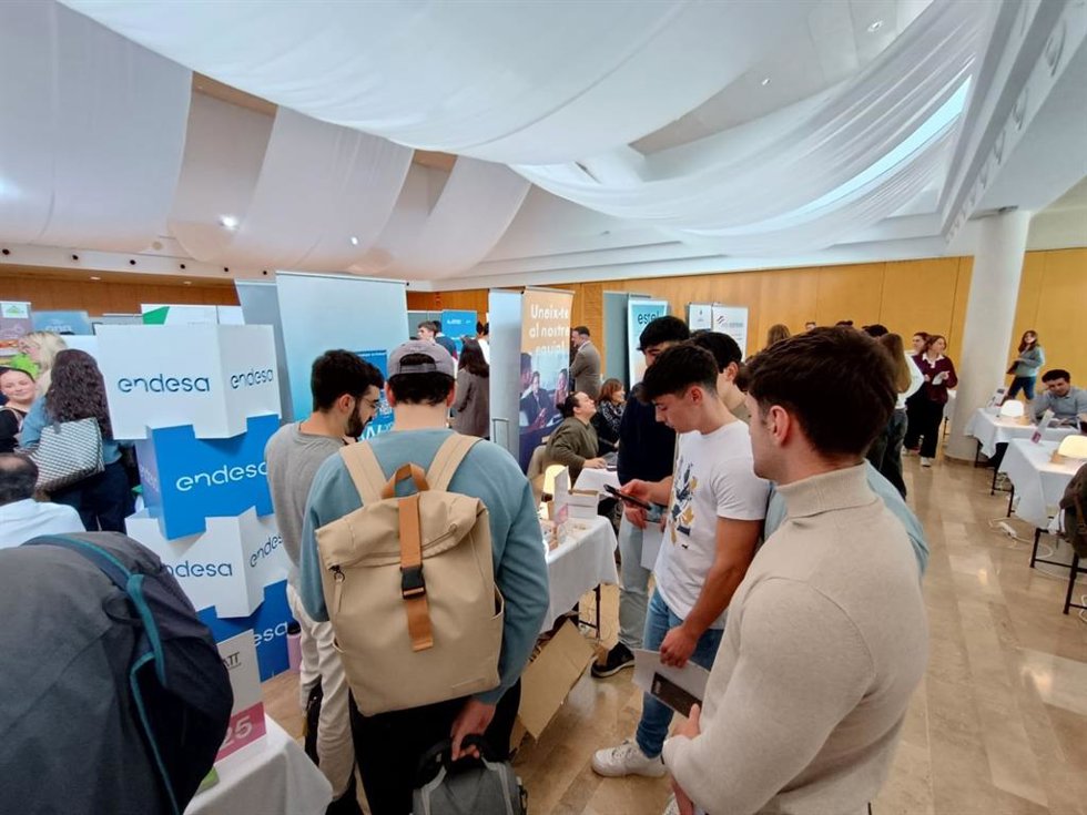 Estand de Endesa durante el Job Day de Baleares en la UIB.
