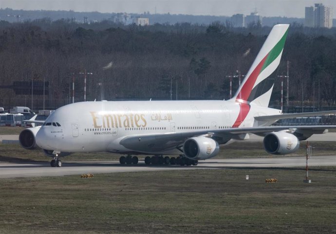 03 March 2026, Hesse, Frankfurt/M.: An Emirates Airbus A-380 lands at the airport after its flight from Dubai. Tens of thousands of tourists remain stranded in the Gulf states following the outbreak of war in Iran. Photo: Boris Roessler/dpa